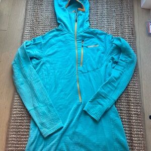 Patagonia R1 fleece pullover hoody - women’s XS